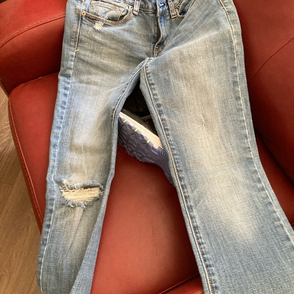 American Eagle, skinny kick, stretch blue jeans.